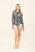 Carregar imagem no visualizador da galeria, Model Front: Uv Line One-Piece Swimsuit Macae Dahlia Navy Blue Upf50+