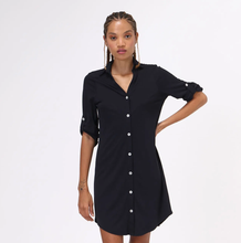 Carregar imagem no visualizador da galeria, Model Front: Uv Line Shirtdress Shirtdress Copenhagen Fem Black Upf50+