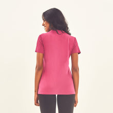 Carregar imagem no visualizador da galeria, Model Back: Uv Line Fitness Top T-Shirt Sport Fit Fuchsia Upf50+