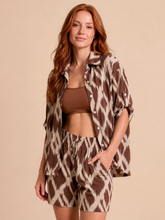 Carregar imagem no visualizador da galeria, Model Front: Uv Line Beach Short Short Basic Diamond Upf50+