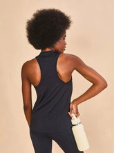 Carregar imagem no visualizador da galeria, Model Back: Uv Line Fitness Top Regata Sport Color Fem Preto Upf50+