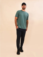 Carregar imagem no visualizador da galeria, Model Front: Uv Line T-Shirt For Men T-Shirt New Fit Textura Masc Verde Jade Upf50+