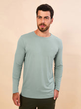 Carregar imagem no visualizador da galeria, Model Front: Uv Line Rash Guard Longsleeve New Fit Masc Verde Agua Upf50+