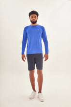Carregar imagem no visualizador da galeria, Model Front: Uv Line Rash Guard Longsleeve Uvpro Brasil Masc Cobalto Upf50+