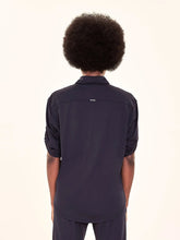 Carregar imagem no visualizador da galeria, Model Back: Uv Line Shirtdress Shirt Copa Black Upf50+