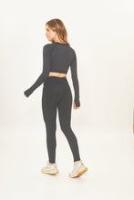 Carregar imagem no visualizador da galeria, Model Back: Uv Line Fitness Bottom Legging Fit Aspen Black Upf50+