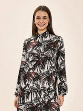 Carregar imagem no visualizador da galeria, Model Front: Uv Line Shirtdress Shirt Vitoria Coqueiros Upf50+