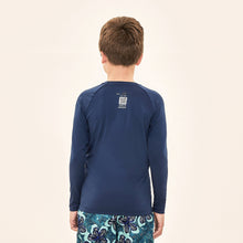 Carregar imagem no visualizador da galeria, Model Back: Uv Line Rash Guard Acqua Qr Code Marinho Upf50+