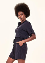 Carregar imagem no visualizador da galeria, Image 03: Uv Line Fitness Bottom Shorts Fem Basic Black Upf50+