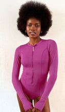 Carregar imagem no visualizador da galeria, Product Front: Uv Line One-Piece Swimsuit Macae Magenta Upf50+