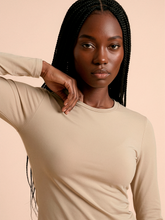 Carregar imagem no visualizador da galeria, Image 06: Uv Line Rash Guard Longsleeve Fem New Fit Sand Upf50+