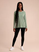 Carregar imagem no visualizador da galeria, Model Front: Uv Line Rash Guard Longsleeve Fem New Fit Mix Grey Upf50+