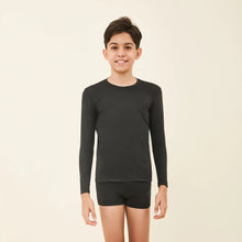Carregar imagem no visualizador da galeria, Model Front: Uv Line Rash Guard Longsleeve Uvpro Kids Black Upf50+