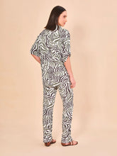 Carregar imagem no visualizador da galeria, Model Back: Uv Line Shirtdress Shirt Copa Fauna Upf50+