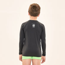 Carregar imagem no visualizador da galeria, Model Back: Uv Line Rash Guard Acqua Qr Code Preto Upf50+