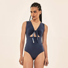 Carregar imagem no visualizador da galeria, Image 04: Uv Line One-Piece Mirela Coqueiros Marinho Upf50+
