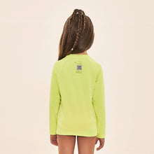Carregar imagem no visualizador da galeria, Model Back: Uv Line Rash Guard Acqua Qr Code Amarelo Fluor Upf50+