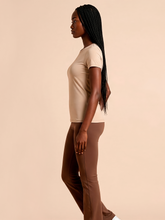 Carregar imagem no visualizador da galeria, Image 03: Uv Line Rash Guard T-Shirt Fem New Fit Fem Sand Upf50+