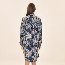 Carregar imagem no visualizador da galeria, Model Back: Uv Line Shirtdress Shirtdress Ipanema Coqueiros Marinho Upf50+