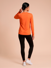 Carregar imagem no visualizador da galeria, Model Back: Uv Line Rash Guard Longsleeve Uvpro Fem Pitanga Upf50+