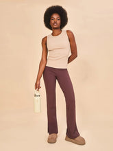 Carregar imagem no visualizador da galeria, Model Front: Uv Line Fitness Top Regata Fem Ribbed Sand Upf50+