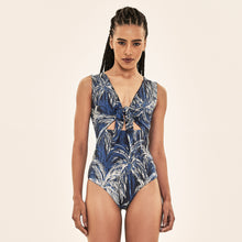 Carregar imagem no visualizador da galeria, Model Front: Uv Line One-Piece Mirela Coqueiros Marinho Upf50+
