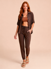 Carregar imagem no visualizador da galeria, Model Front: Uv Line Shirtdress Shirt Copa Brown Upf50+