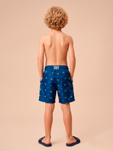 Carregar imagem no visualizador da galeria, Model Back: Uv Line Boy's Swimwear Shorts Acqua Kids Pirates Fun Upf50+