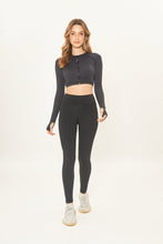 Carregar imagem no visualizador da galeria, Model Front: Uv Line Fitness Bottom Legging Fit Aspen Black Upf50+