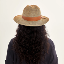 Carregar imagem no visualizador da galeria, Model Back: Uv Line Fedora Hat Hat Giovana Imp Fem Mescla Upf50+