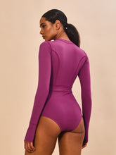 Carregar imagem no visualizador da galeria, Model Back: Uv Line One-Piece Swimsuit Macae Magenta Upf50+