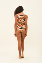 Carregar imagem no visualizador da galeria, Model Back: Uv Line One-Piece Marina Mangara Upf50+