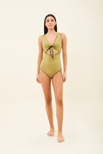 Carregar imagem no visualizador da galeria, Model Front: Uv Line One-Piece Mirela Oliva Preto Upf50+
