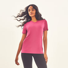Carregar imagem no visualizador da galeria, Model Front: Uv Line Fitness Top T-Shirt Sport Fit Fuchsia Upf50+