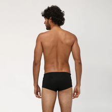 Carregar imagem no visualizador da galeria, Model Back: Uv Line Sunga / Boxer Swim Trunks Masc Black Upf50+
