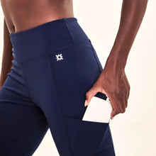 Carregar imagem no visualizador da galeria, Image 05: Uv Line Fitness Bottom Legging Fit Aspen Navy Blue Upf50+
