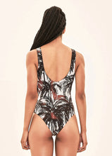 Carregar imagem no visualizador da galeria, Model Back: Uv Line One-Piece Swimsuit Coqueiros Bege Upf50+
