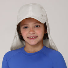 Carregar imagem no visualizador da galeria, Model Front: Uv Line Caps Cap Legionario Teens Sand Upf50+
