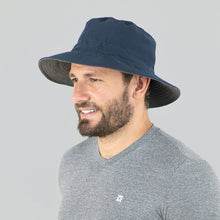 Carregar imagem no visualizador da galeria, Model Front: Uv Line Bucket Hat Hat Australia Nac Masc Navy Blue Lead Upf50+
