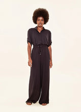 Carregar imagem no visualizador da galeria, Model Front: Uv Line Beach Trousers Pantalona Preto Upf50+
