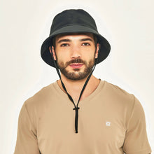 Carregar imagem no visualizador da galeria, Model Front: Uv Line Bucket Hat Bucket Colors Preto Upf50+
