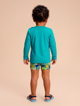 Carregar imagem no visualizador da galeria, Model Back: Uv Line Rash Guard Longsleeve Baby Green Sea Upf50+
