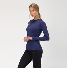 Carregar imagem no visualizador da galeria, Image 02: Uv Line Rash Guard Longsleeve Uvpro Fem Navy Blue Upf50+
