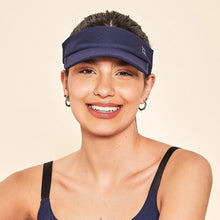 Carregar imagem no visualizador da galeria, Model Front: Uv Line Visor Elastic Visor Navy Blue Upf50+
