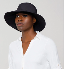 Carregar imagem no visualizador da galeria, Model Front: Uv Line Bucket Hat Hat California Nac Fem Black Upf50+
