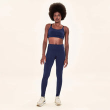 Carregar imagem no visualizador da galeria, Model Front: Uv Line Fitness Bottom Legging Fit Aspen Navy Blue Upf50+
