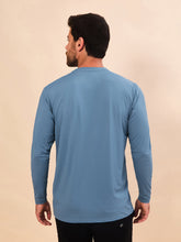 Carregar imagem no visualizador da galeria, Model Back: Uv Line Rash Guard Longsleeve Uvpro Masc Indigo Upf50+
