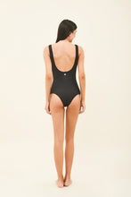 Carregar imagem no visualizador da galeria, Model Back: Uv Line One-Piece Maio Swim Textura Preto Upf50+
