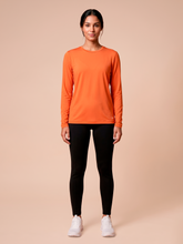 Carregar imagem no visualizador da galeria, Model Front: Uv Line Rash Guard Longsleeve Uvpro Fem Pitanga Upf50+
