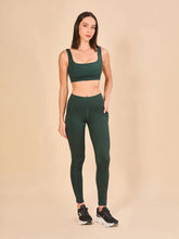 Carregar imagem no visualizador da galeria, Model Front: Uv Line Fitness Bottom Legging Fit Aspen Green Cactus Upf50+
